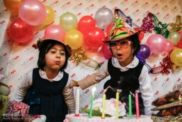 فیلم| جشن تولد دو کودک خانواده زندانی